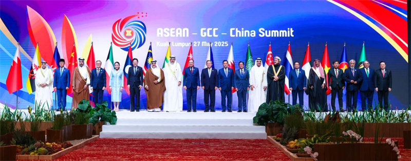 Waziri Mkuu wa China Li Qiang akihudhuria Mkutano wa Kilele wa ASEAN (Jumuiya ya Nchi za Asia Kusini-Mashariki)-China-GCC (Baraza la Ushirikiano la Nchi za Ghuba) mjini Kuala Lumpur, mji mkuu wa Malaysia, Mei 27, 2025. (Xinhua/Rao Aimin)