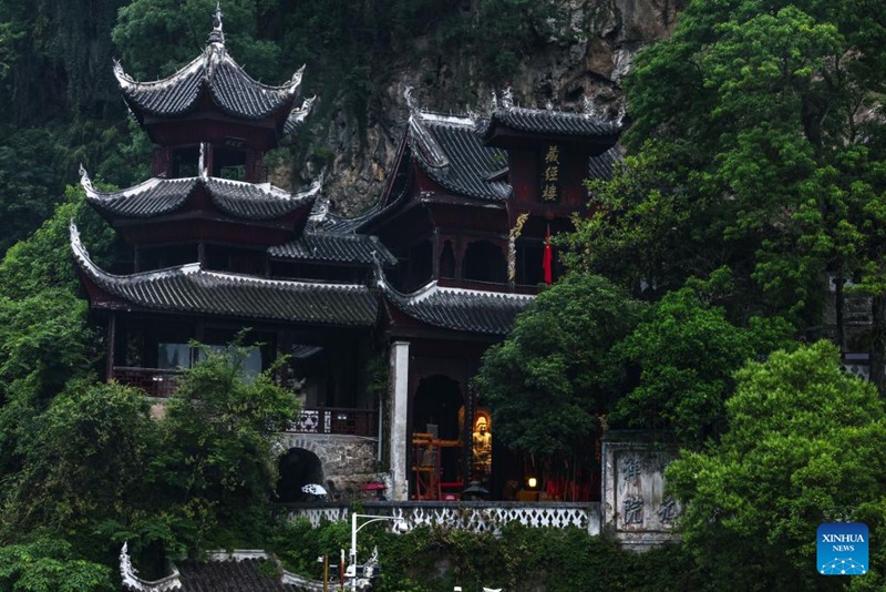 Mapango ya Qinglong: Majengo ya kale kwenye miteremko mikali ya miamba katika Mkoa wa Guizhou, China