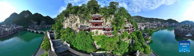 Mapango ya Qinglong: Majengo ya kale kwenye miteremko mikali ya miamba katika Mkoa wa Guizhou, China