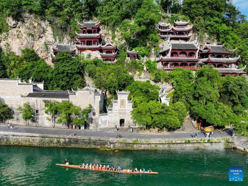 Mapango ya Qinglong: Majengo ya kale kwenye miteremko mikali ya miamba katika Mkoa wa Guizhou, China