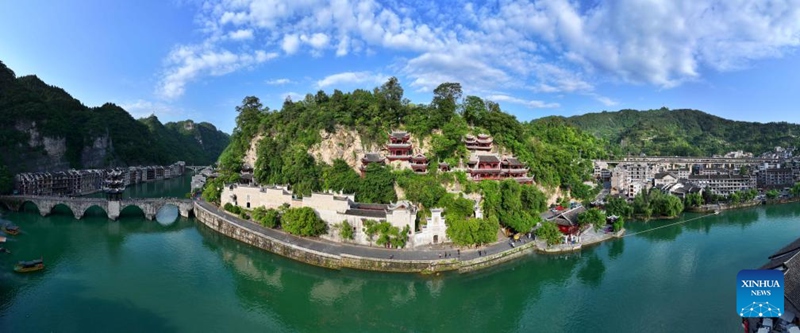 Mapango ya Qinglong: Majengo ya kale kwenye miteremko mikali ya miamba katika Mkoa wa Guizhou, China