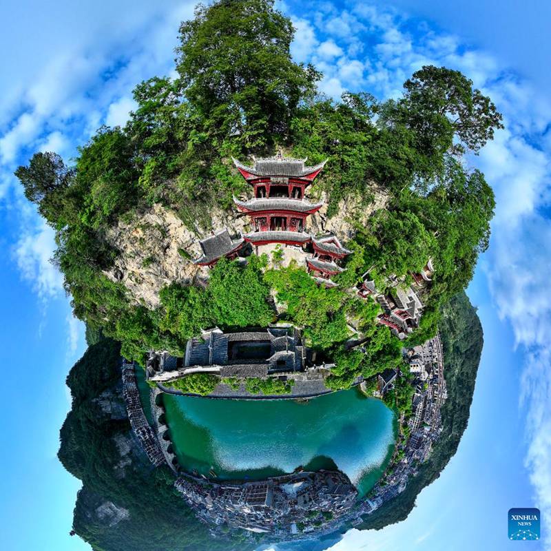 Mapango ya Qinglong: Majengo ya kale kwenye miteremko mikali ya miamba katika Mkoa wa Guizhou, China