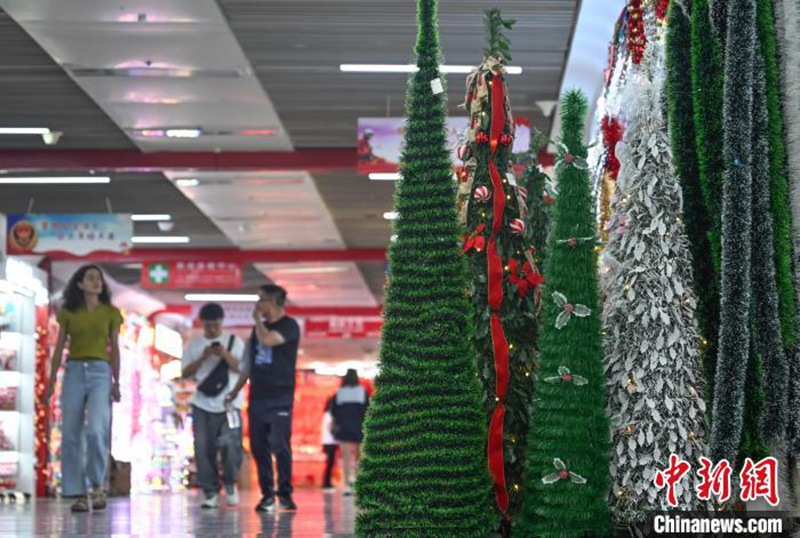 Mji wa Yiwu, China waingia kilele cha pilika za uzalishaji bidhaa za Krismasi