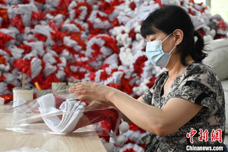 Mji wa Yiwu, China waingia kilele cha pilika za uzalishaji bidhaa za Krismasi