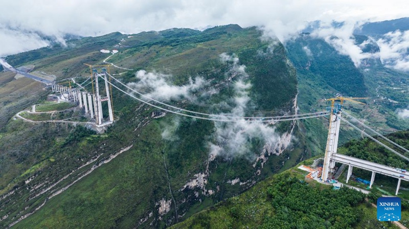 Daraja kubwa la Tianmen laendelea kujengwa katika Mkoa wa Guizhou wa China