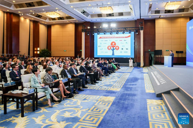 Wageni wakihudhuria mkutano wa Mazungumzo ya Mameya Duniani na Baraza la Kimataifa la Ushirikiano wa Miji ya Urafiki la Shanghai 2025 mjini Shanghai, mashariki mwa China, Mei 29, 2025. (Xinhua/Wang Xiang)