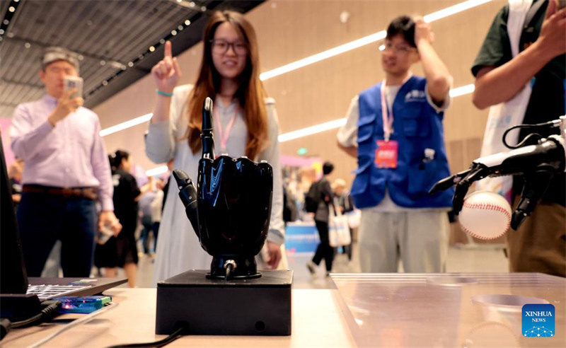 Mashindano ya Kimataifa ya Ustadi wa Roboti yenye Umbo la Binadamu yafanyika mjini Shanghai, China