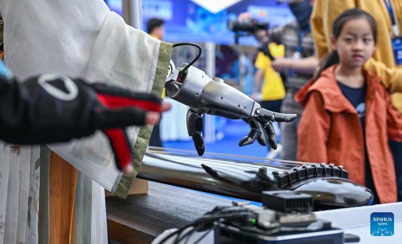 Kanivali ya roboti ya Dunia yaanza mjini Wuhan, Mkoa wa Hubei, China