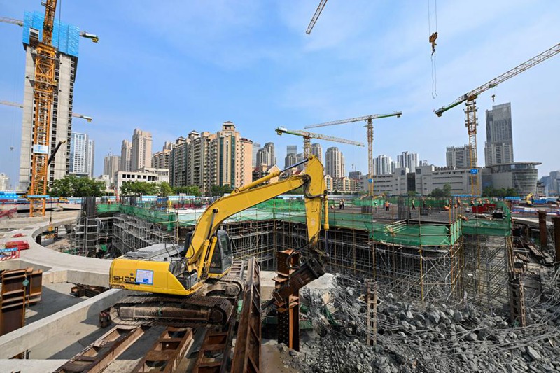 Picha hii iliyopigwa tarehe 29 Mei 2025 ikionyesha eneo la ujenzi wa mradi wa uhuishaji mji katika eneo la Mtaa wa Biashara wa Nanmenwai, mjini Tianjin, kaskazini mwa China. (Xinhua/Sun Fanyue)