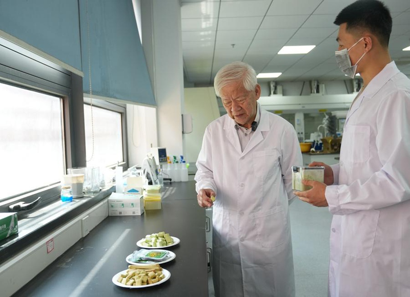 Profesa ashuhudia ottelia acuminata ikichanua tena katika Ziwa Erhai, China