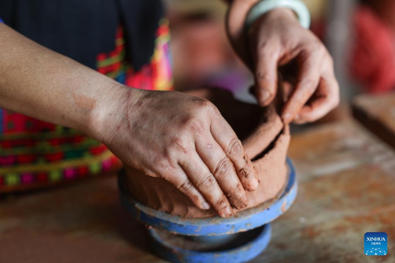 Kijiji cha Heitu Kusini mwa China chaanzisha ushirika kuendeleza vyombo vya ufinyanzi vya Kabila la Wali