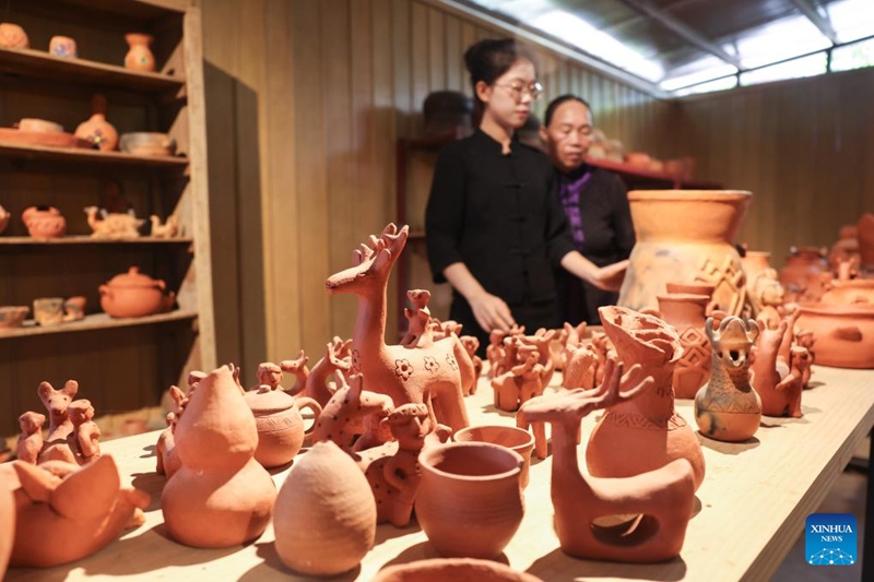 Kijiji cha Heitu Kusini mwa China chaanzisha ushirika kuendeleza vyombo vya ufinyanzi vya Kabila la Wali