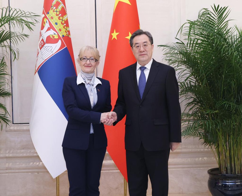 Naibu Waziri Mkuu wa China Ding Xuexiang, ambaye pia ni mjumbe wa Kamati ya Kudumu ya Ofisi ya Siasa ya Kamati Kuu ya Chama cha Kikomunisti cha China (CPC), akikutana na Naibu Spika wa Bunge la Serbia Marina Ragus mjini Chengdu, Mkoa wa Sichuan, kusini-magharibi mwa China, Juni 10, 2025. (Xinhua/Liu Weibing)