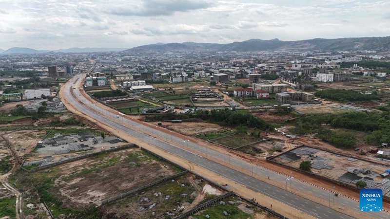 Rais wa Nigeria azindua barabara kuu iliyojengwa na kampuni ya China katika mji mkuu, Abuja