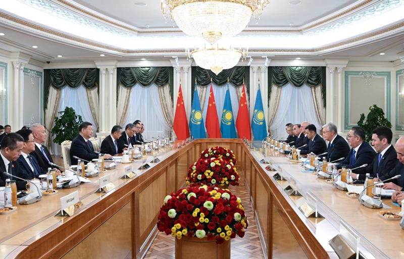 Rais Xi Jinping wa China na Rais wa Kazakhstan Kassym-Jomart Tokayev wakifanya mazungumzo katika ikulu ya rais mjini Astana, Kazakhstan, Juni 16, 2025. (Xinhua/Xie Huanchi)