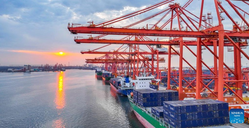 Picha iliyopigwa Juni 16, 2025 ikionyesha mandhari ya gati la kontena la Bandari ya Tangshan mjini Tangshan, Mkoani Hebei kaskazini mwa China. (Picha na Liu Mancang/Xinhua)