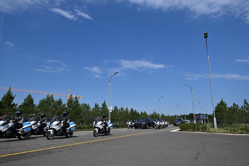 Rais wa China Xi Jinping akiondoka Astana na kuelekea Beijing baada ya kuhudhuria Mkutano wa pili wa Wakuu wa China na Asia ya Kati mjini Astana, Kazakhstan, Juni 18, 2025. (Xinhua/Li Renzi)