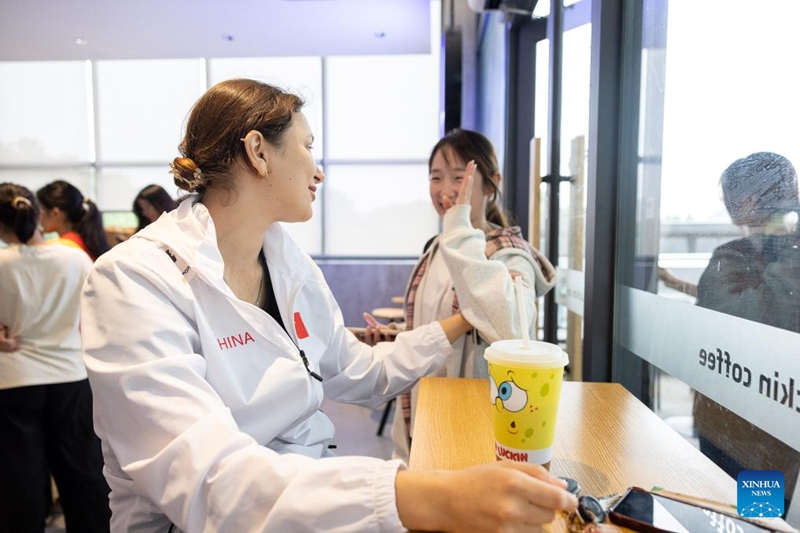 Msichana wa Russia amwokoa mwanamke aliyekuwa akizama wakati wa safari yake ya mahafali mjini Shaoxing, China