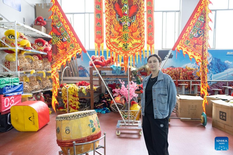 Msichana wa Russia amwokoa mwanamke aliyekuwa akizama wakati wa safari yake ya mahafali mjini Shaoxing, China