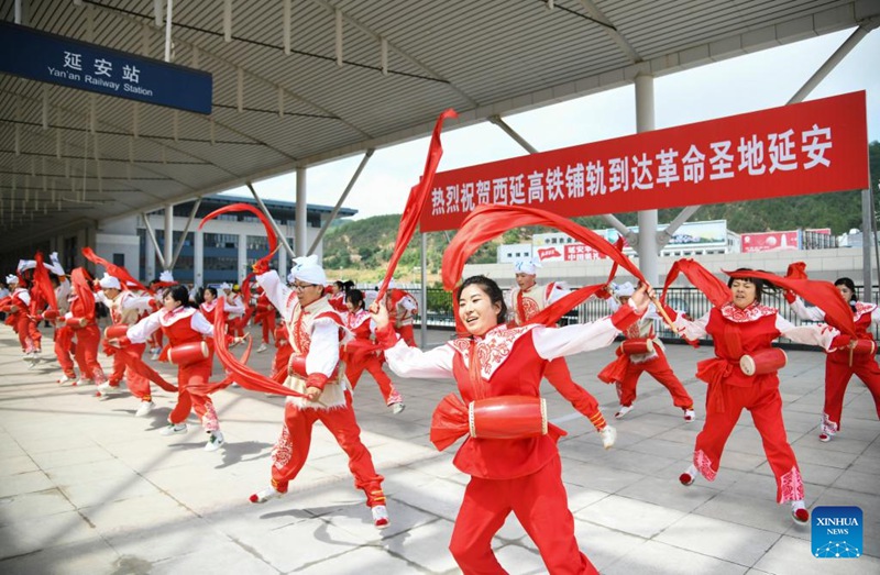 Utandazaji njia ya reli ya mwendokasi inayounganisha Xi'an na Yan'an katika Mkoa wa Shaanxi, China wakamilika