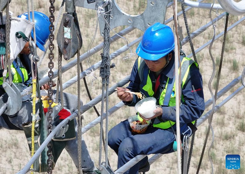 Wafanyakazi wavumilia hali yenye changamoto mno jangwani kukamilisha 