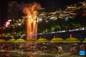 Wilaya ya Xuan’en yahimiza utalii wa usiku kando ya Mto Gongshui Katikati mwa China