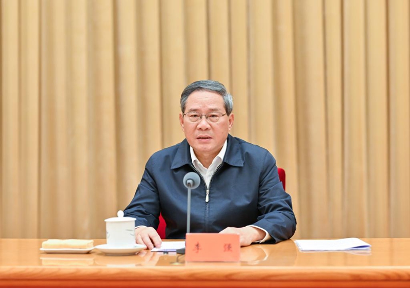 Li Qiang, Mjumbe wa Kudumu wa Ofisi ya Kisiasa ya Kamati Kuu ya Chama cha Kikomunisti cha China (CPC) akitoa hotuba kwenye Mkutano wa Kazi ya Miji ya Kamati Kuu ya Chama mjini Beijing . (Xinhua/Yue Yuewei)