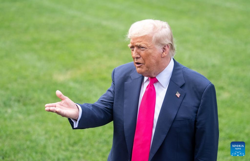 Rais wa Marekani Donald Trump akizungumza na  waandishi wa habari kwenye Ikulu ya White House mjini Washington, D.C., Marekani, tarehe 15 Julai 2025. (Xinhua/Hu Yousong)