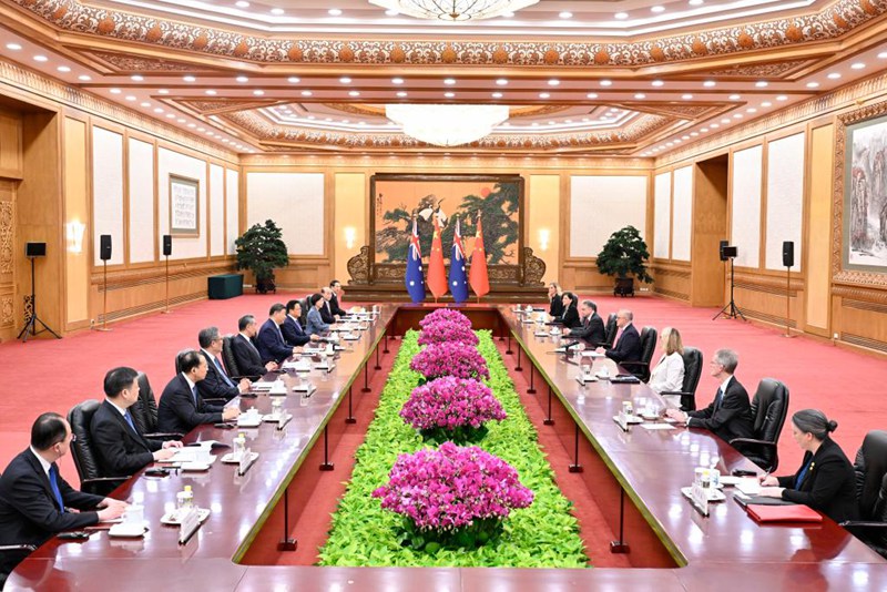 Rais Xi Jinping wa China akikutana na Waziri Mkuu wa Australia Anthony Albanese, ambaye yuko katika ziara rasmi nchini China, katika Jumba la Mikutano ya Umma mjini Beijing, mji mkuu wa China, Julai 15, 2025. (Xinhua/Yin Bogu)