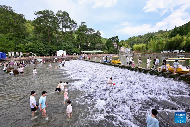 Utalii wa majira ya joto wastawi katika Wilaya ya Zhouning, Fujian, China