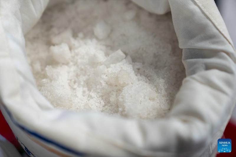 Maliasili nyingi za chumvi zaongeza mapato ya wanakijiji katika Wilaya ya Gegye, Xizang, China