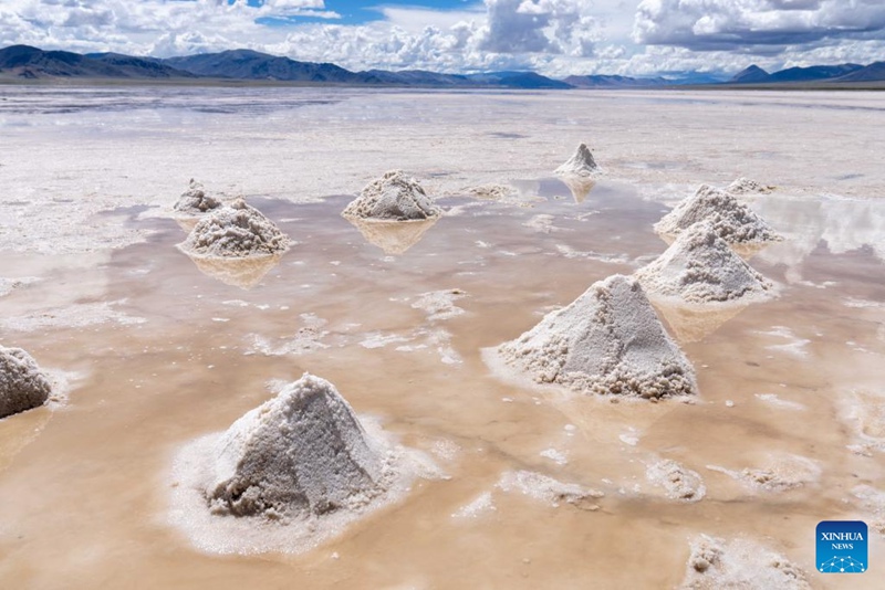 Maliasili nyingi za chumvi zaongeza mapato ya wanakijiji katika Wilaya ya Gegye, Xizang, China