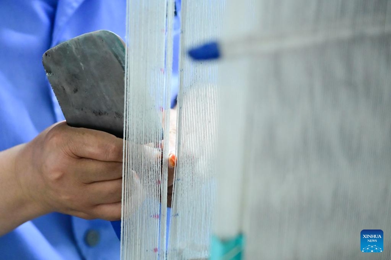 Kazi za mikono za kijadi za ufumaji mazulia ya Kitibet zasukuma ustawi wa vijiji