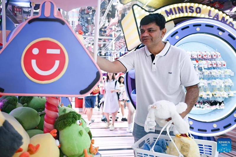 Watalii wanaoingia China kutoka nje wazama katika wimbi la manunuzi mjini Shanghai