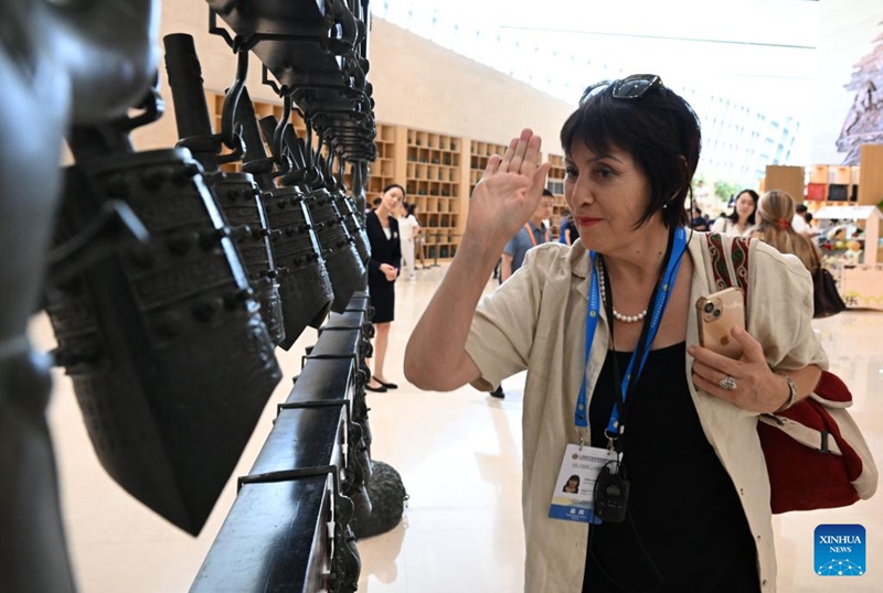 Washiriki wa Mkutano wa Vyombo vya Habari na Washauri Bingwa wa SCO watembelea sehemu mbalimbali ya Henan, China