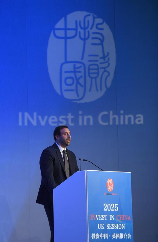 Jack Perry, mwenyekiti wa Klabu ya Kundi la 48, akitoa hotuba kwenye mkutano wa 2025 wa "Wekeza Nchini China" mjini London, Uingereza, Aprili 4, 2025. (Xinhua/Jia Yuchen)