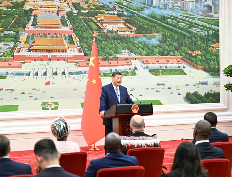 Rais Xi Jinping wa China akitoa hotuba baada ya kupokea hati za utambulisho kutoka kwa mabalozi 16 wapya nchini China kwenye Jumba la Mikutano ya Umma mjini Beijing, mji mkuu wa China, Julai 25, 2025. (Xinhua/Li Xiang)