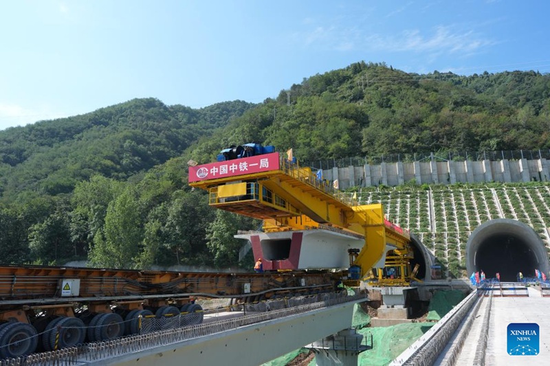 Katika picha: Eneo la ujenzi wa daraja kubwa kwenye Reli ya Mwendokasi ya Xi'an-Ankang Kaskazini Magharibi mwa China