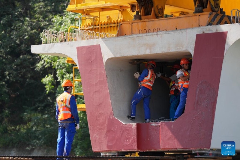 Katika picha: Eneo la ujenzi wa daraja kubwa kwenye Reli ya Mwendokasi ya Xi'an-Ankang Kaskazini Magharibi mwa China