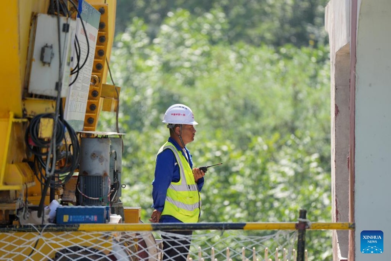 Katika picha: Eneo la ujenzi wa daraja kubwa kwenye Reli ya Mwendokasi ya Xi'an-Ankang Kaskazini Magharibi mwa China