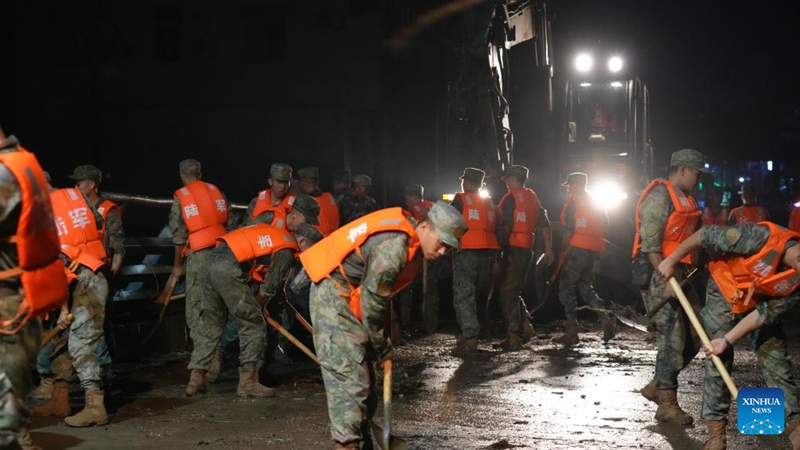 Wanajeshi wa China wajiunga na juhudi za kutoa msaada kwenye maeneo yaliyokumbwa na mafuriko