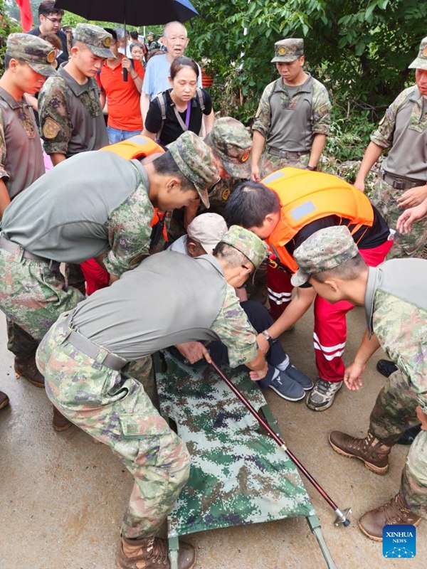 Wanajeshi wa China wajiunga na juhudi za kutoa msaada kwenye maeneo yaliyokumbwa na mafuriko