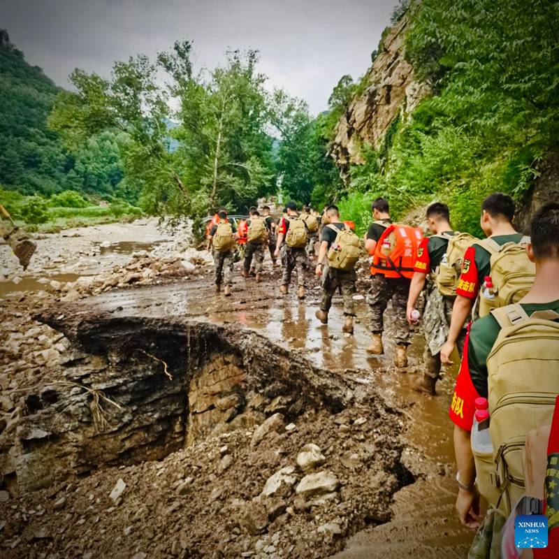 Wanajeshi wa China wajiunga na juhudi za kutoa msaada kwenye maeneo yaliyokumbwa na mafuriko