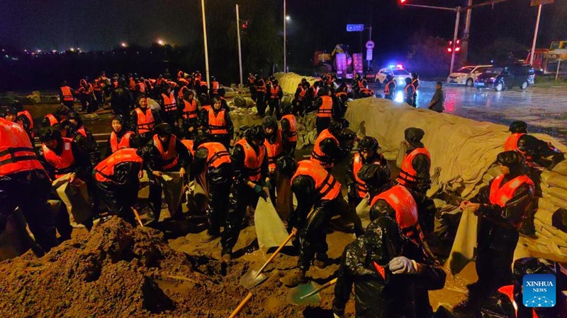 Wanajeshi wa China wajiunga na juhudi za kutoa msaada kwenye maeneo yaliyokumbwa na mafuriko