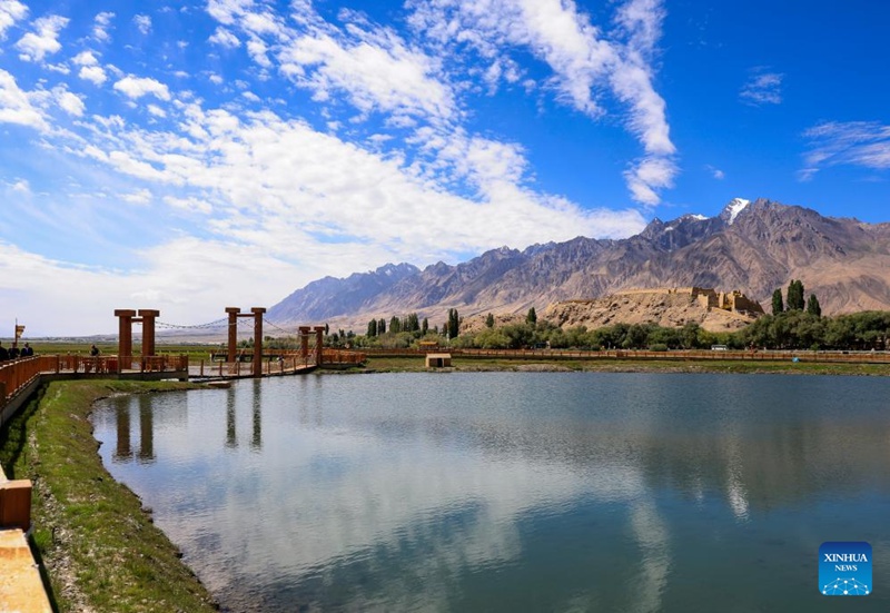 Watalii wanatembelea wilaya inayojiendesha ya kabila la watajik, Mkoani Xinjiang, China