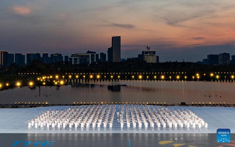 Wasanii wakitoa maonesho kwenye sherehe za ufunguzi wa Michezo ya Dunia ya 2025 mjini Chengdu, kusini-magharibi mwa Mkoa wa Sichuan, China, Agosti 7, 2025, (Xinhua/Chen Yichen)