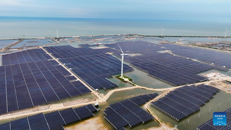 Mji wa Dongying, China watumia ardhi isiyo na matumizi kwenye eneo lenye mafuta kuzalisha nishati safi