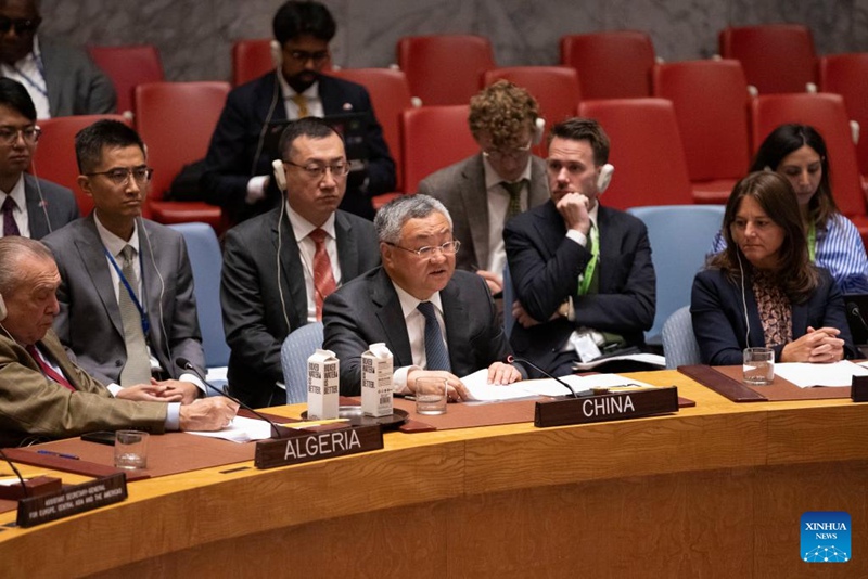 Mjumbe wa kudumu wa China kwenye Umoja wa Mataifa Balozi Fu Cong (mbele katikati) akizungumza wikendi iliyopita katika mkutano wa dharura wa Baraza la Usalama la Umoja wa Mataifa kuhusu suala la Palestina na Israel, kwenye makao makuu ya Umoja wa Mataifa mjini New York, Agosti 10, 2025. (Xinhua/Xie E)