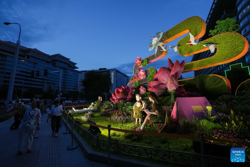 Maua yapamba mji wa Beijing kabla ya gwaride la siku ya ushindi