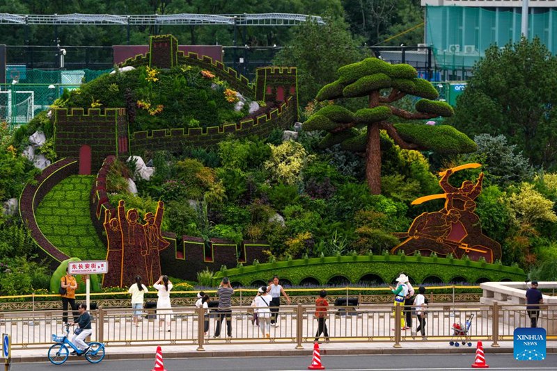 Maua yapamba mji wa Beijing kabla ya gwaride la siku ya ushindi